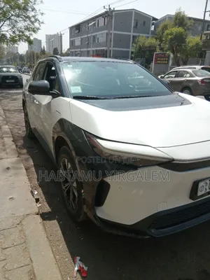 Toyota bZ4X 71.4 kWh AWD 2023 White