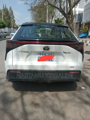 Toyota bZ4X 71.4 kWh AWD 2023 White