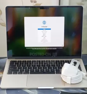 New Apple MacBook Air 2025 M4 13-Inch 16GB Apple M4 Max SSD 256GB