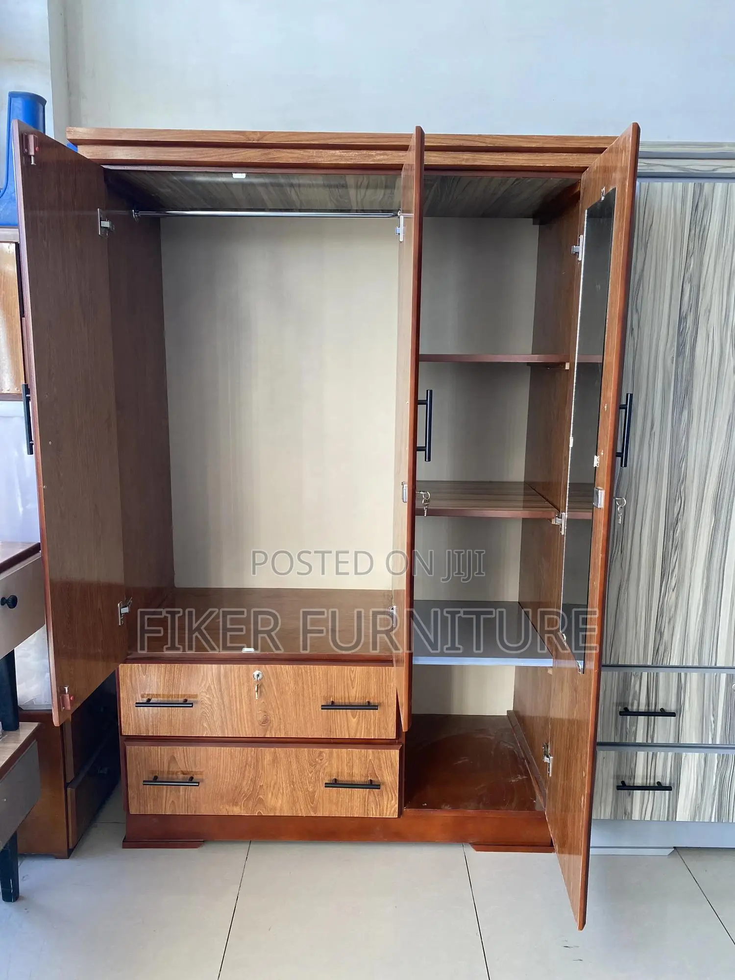 (Closets) ቁምሳጥን