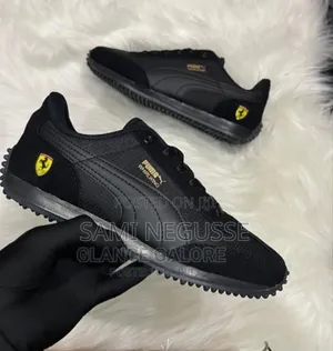 Puma Whirlwind Scuderia Ferrari Sneakers in Black.
