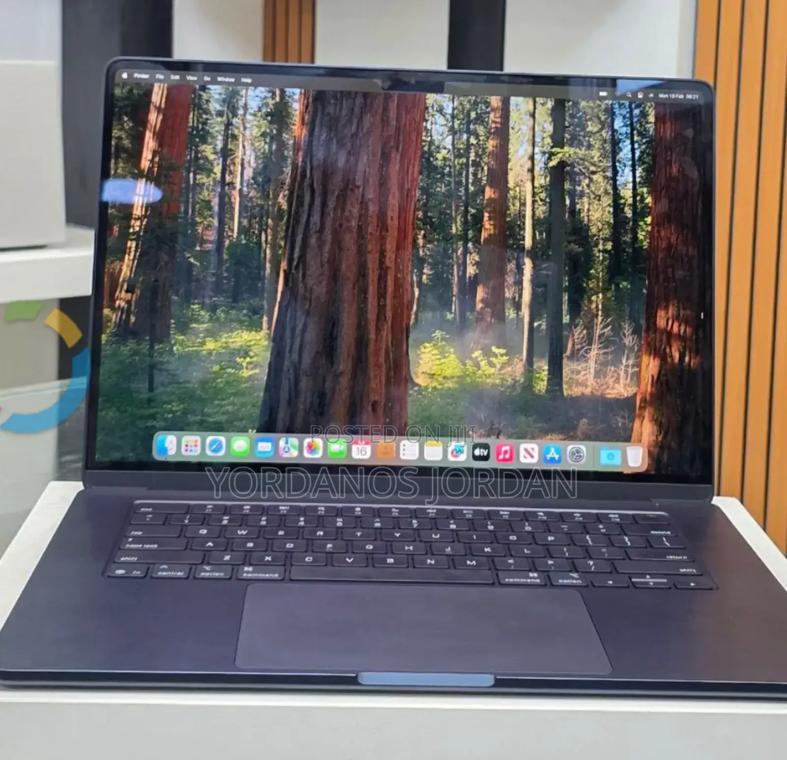 New Laptop Apple MacBook Air 2025 M4 15-inch 16GB Apple M4 SSD 256GB