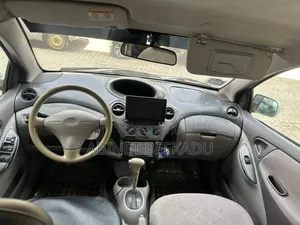 Toyota Platz 1.0 FWD 2001 White