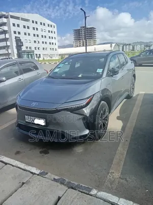 Toyota bZ4X 71.4 kWh AWD 2023 Gray