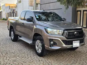 Toyota Hilux 2020 Gray