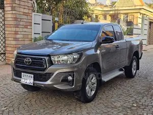 Toyota Hilux 2020 Gray