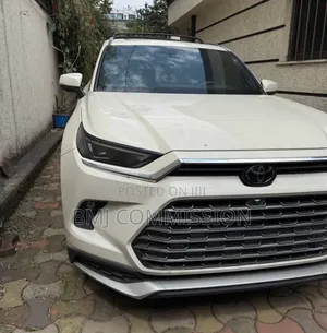 New Toyota Highlander Platinum 2025 White