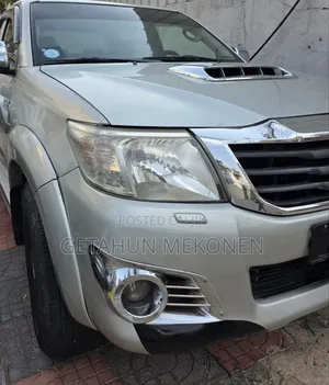 Toyota Hilux 2012 Gray
