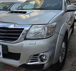 Toyota Hilux 2012 Gray