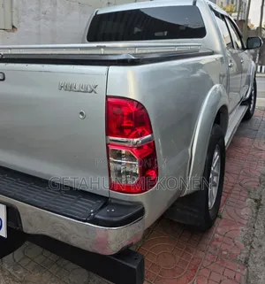Toyota Hilux 2012 Gray