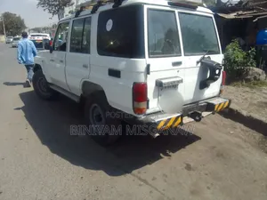 Toyota Land Cruiser 2009 White