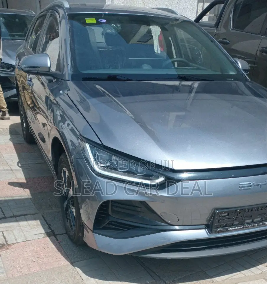 New BYD E2 43 kWh 94 hp FWD 2025 Silver