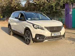 Peugeot 5008 2020 White