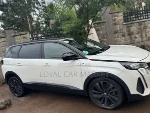 Peugeot 5008 2021 White