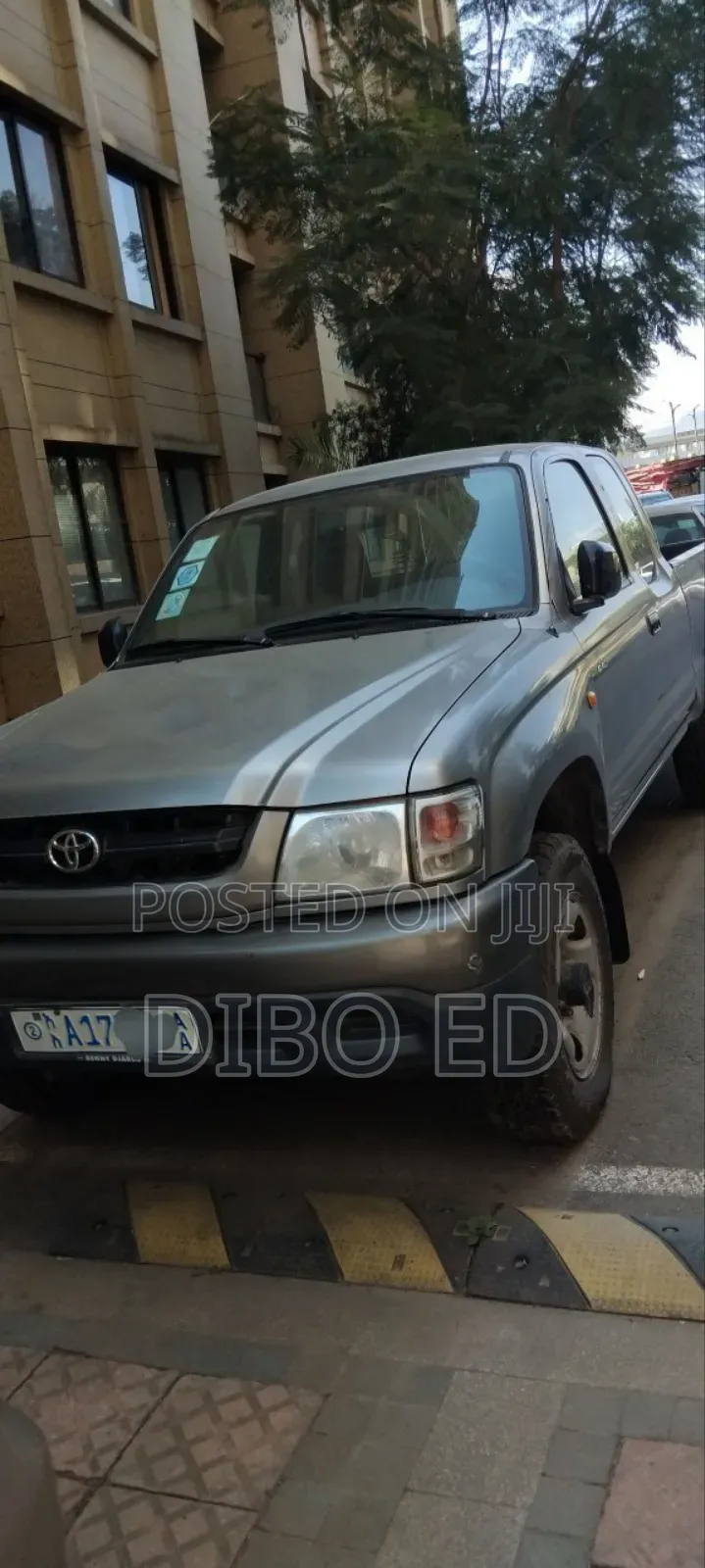 Toyota Hilux 2004 Gray