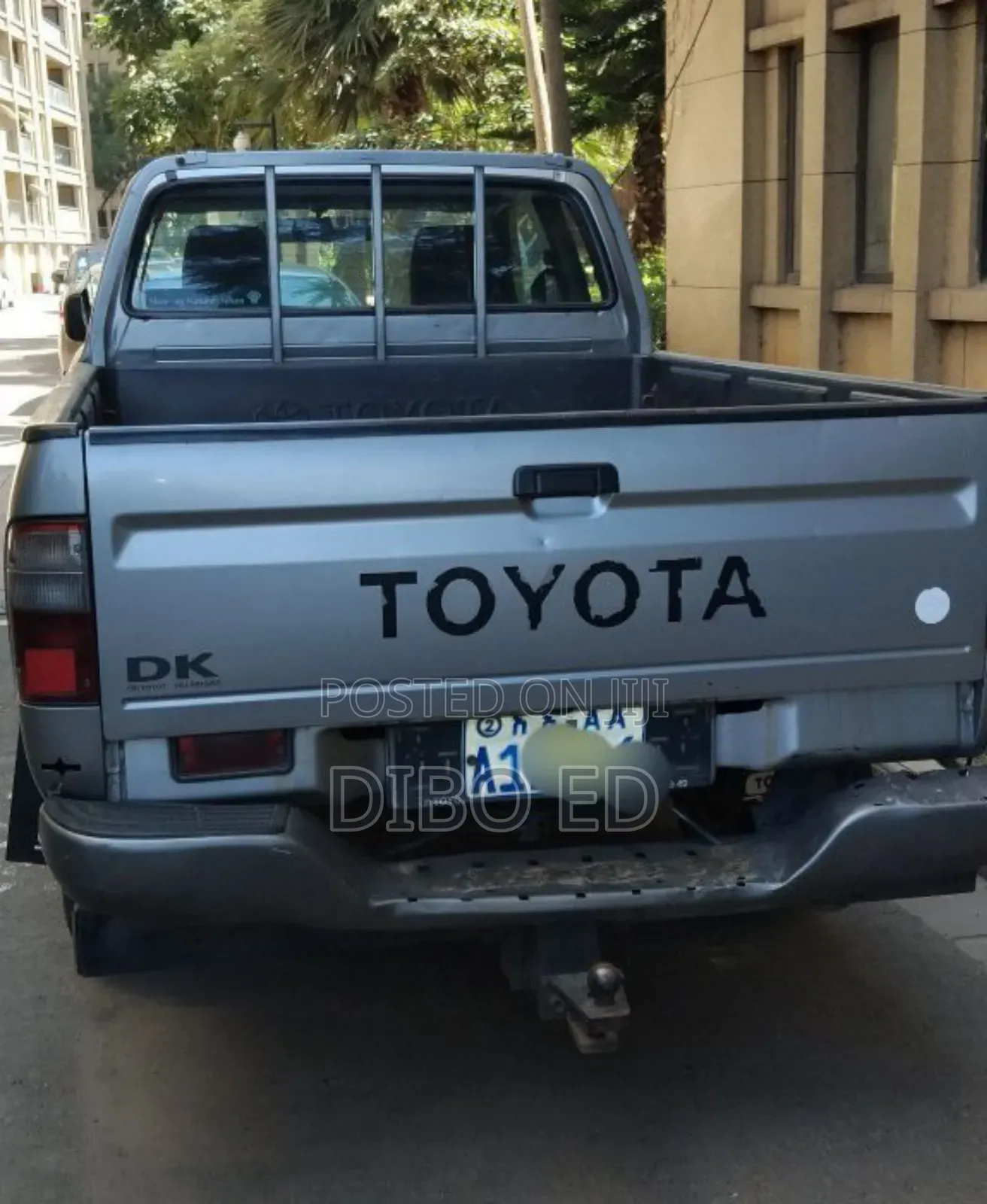 Toyota Hilux 2004 Gray