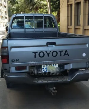 Toyota Hilux 2004 Gray