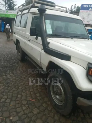Toyota Land Cruiser 2002 White