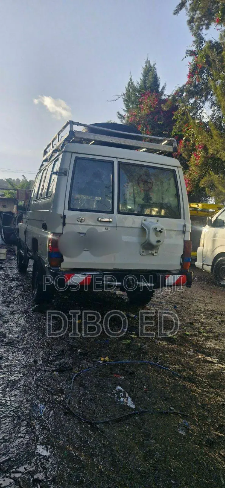 Toyota Land Cruiser 2002 White