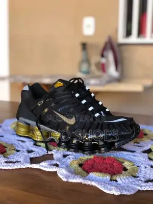 Nike Shox Tl Black/Gold Fashion Sneaker