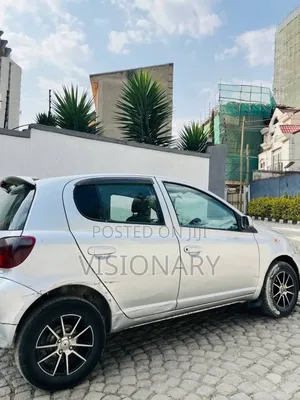 Toyota Vitz 2001 Silver