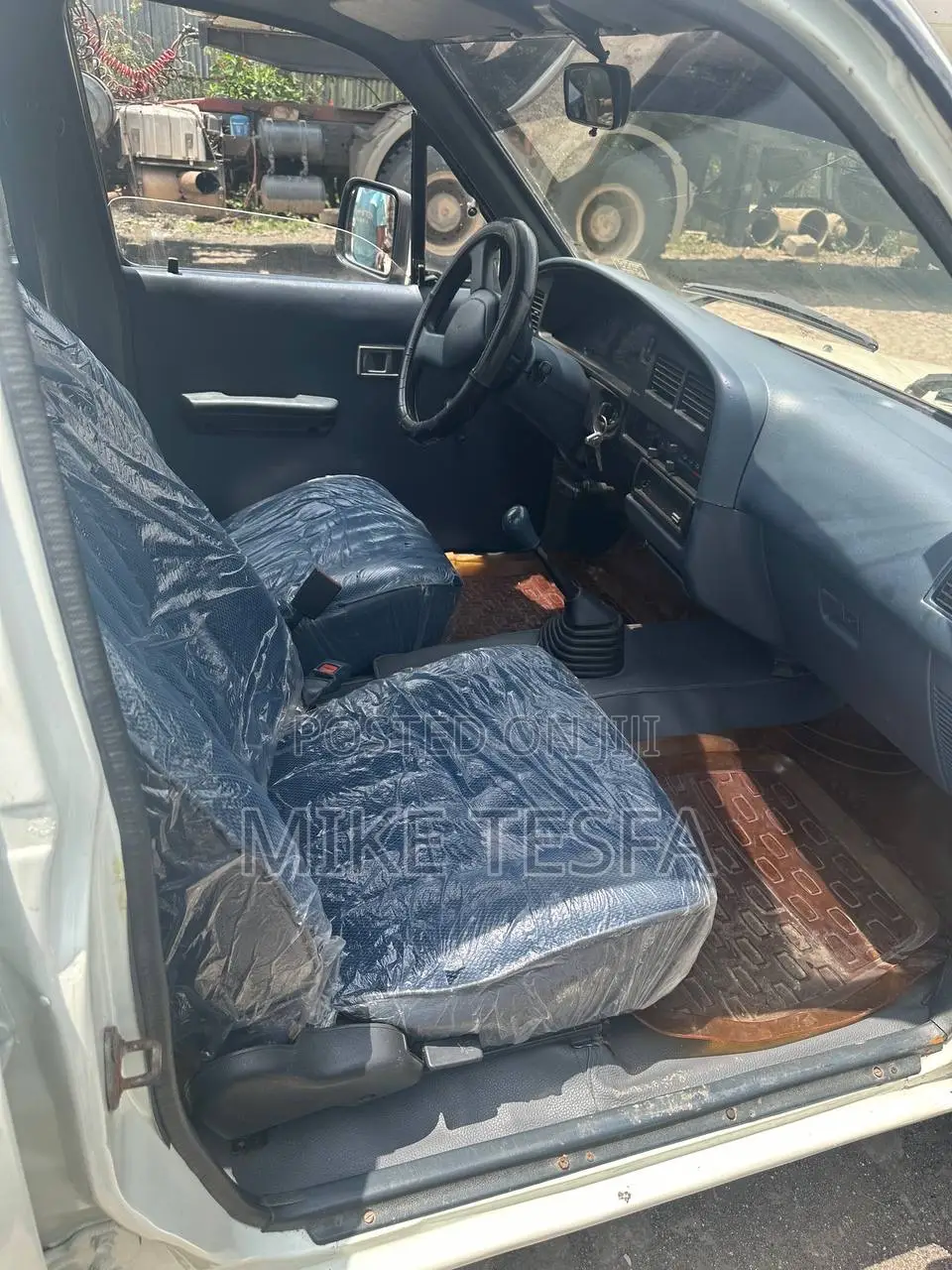 Toyota Hilux 1990 White