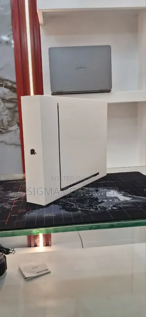 New Apple MacBook Air 2025 M4 13-Inch 16GB Apple M4 Pro SSD 512GB