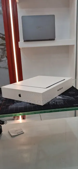 New Apple MacBook Air 2025 M4 13-Inch 16GB Apple M4 Pro SSD 512GB