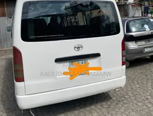 Toyota HiAce 2012 White