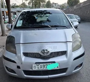 Toyota Yaris 2010 Silver