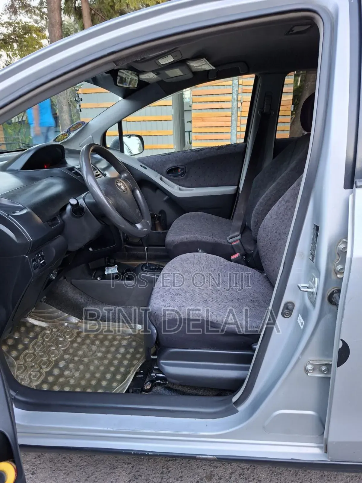 Toyota Yaris 2010 Silver