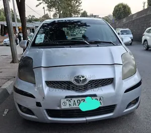 Toyota Yaris 2010 Silver