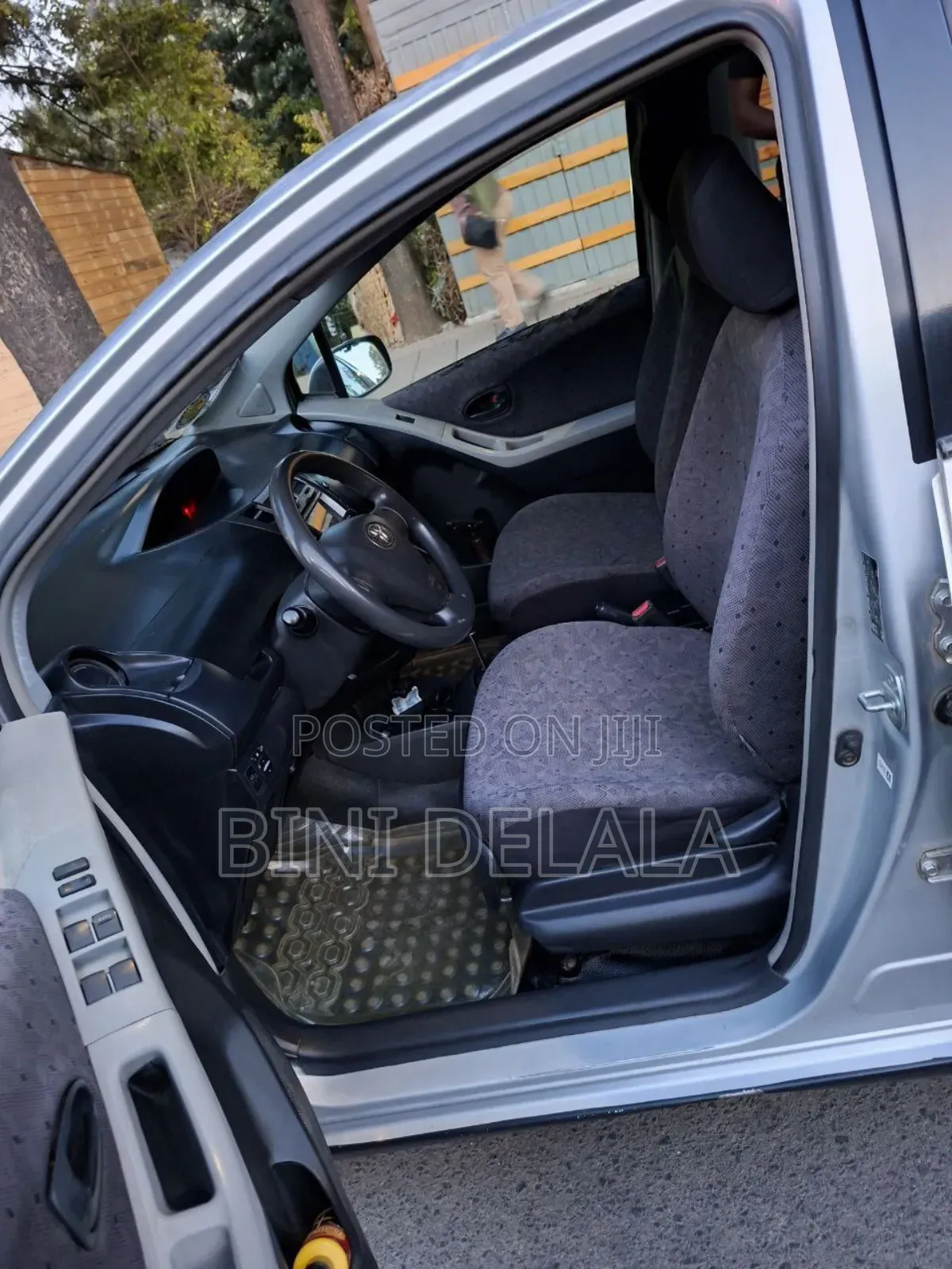 Toyota Yaris 2010 Silver