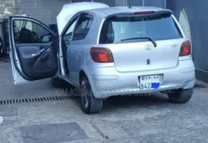 Toyota Vitz 2003 Silver