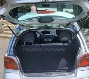 Toyota Vitz 2003 Silver