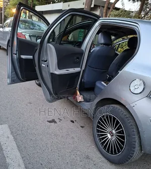 Toyota Yaris 2010 Silver