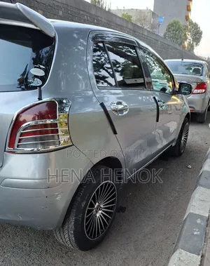 Toyota Yaris 2010 Silver