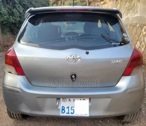Toyota Yaris 2010 Gray