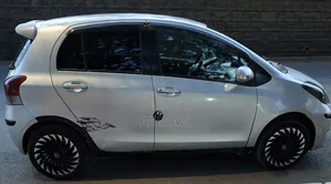 Toyota Yaris 2010 Silver