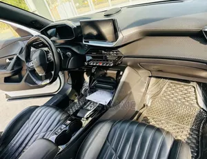 Peugeot 2008 2022 White