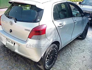 Toyota Yaris 2010 Silver