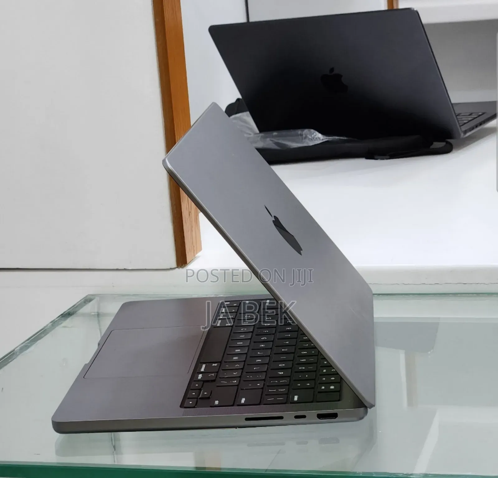 New Laptop Apple MacBook Pro M1 32GB Apple M1 Pro SSD 512GB