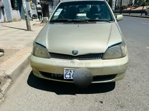Toyota Platz 2002 Gold