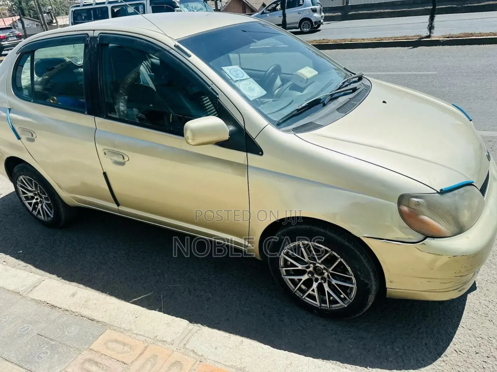 Toyota Platz 2002 Gold