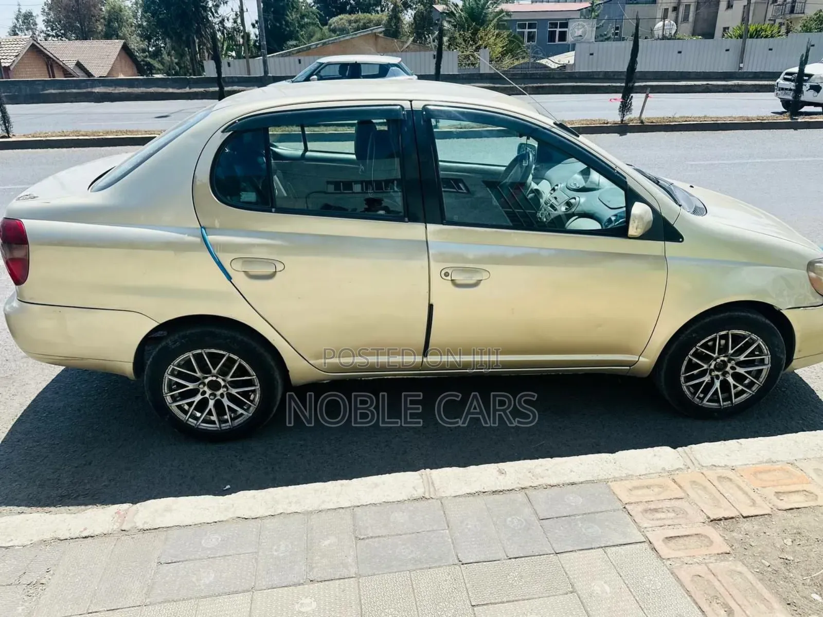 Toyota Platz 2002 Gold