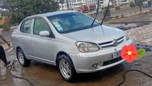 Toyota Platz 2005 Silver