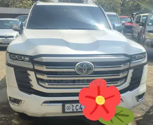Toyota Land Cruiser 2023 White