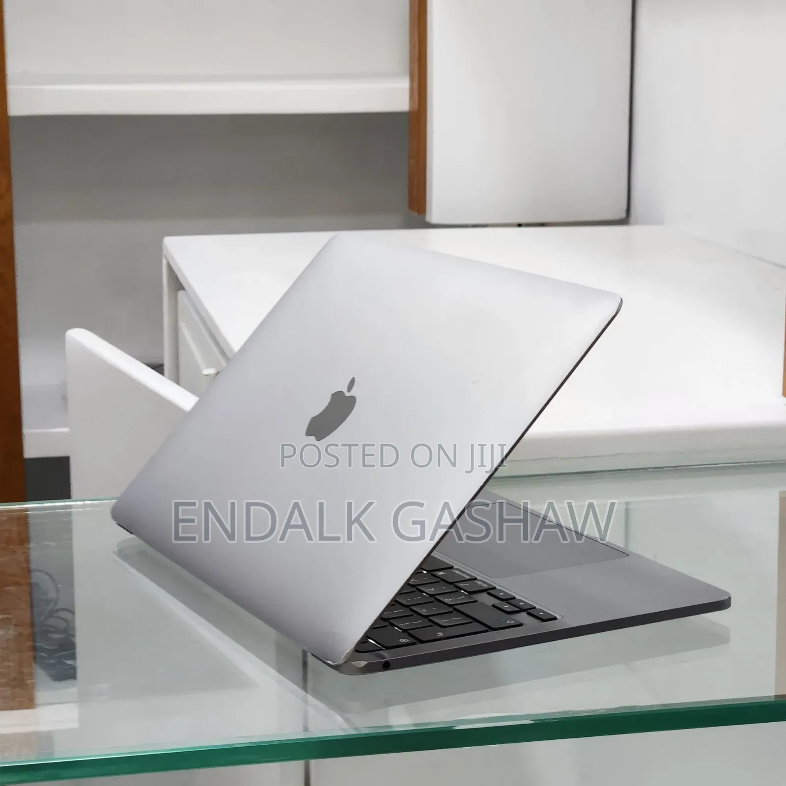 New Laptop Apple MacBook Pro M1 8GB Apple M1 SSD 256GB