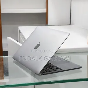 New Laptop Apple MacBook Pro M1 8GB Apple M1 SSD 256GB