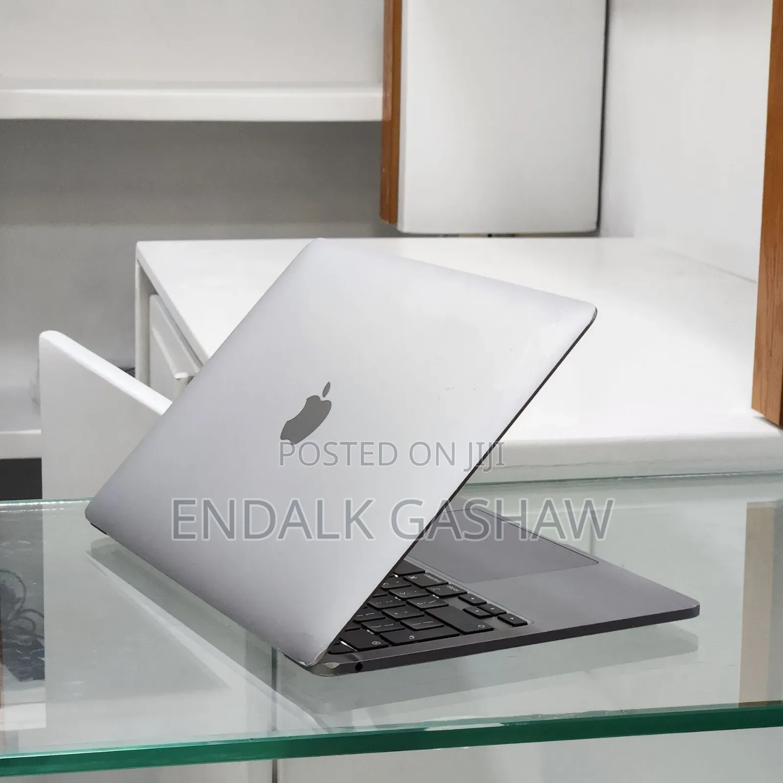 New Laptop Apple MacBook Pro M1 8GB Apple M1 SSD 256GB